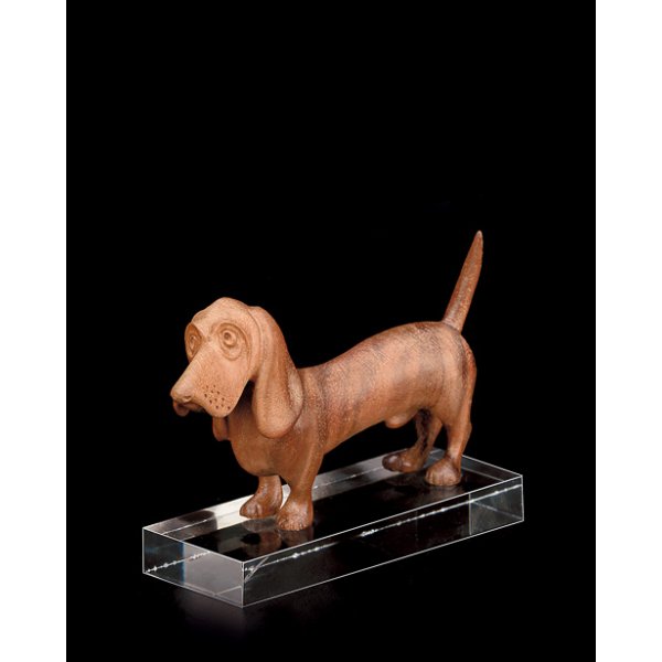 LP00502 - Basset hound(with pedestal in plexiglas)