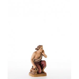 LP10175-04Natur16 - Child kneeling with small basket